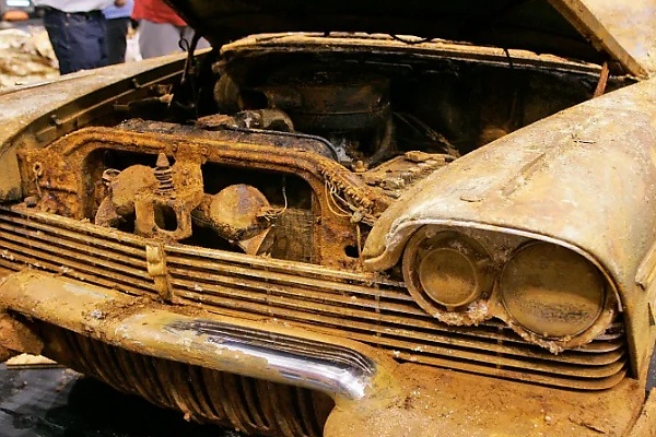 Rusty : How A 1957 Plymouth Buried Underground For 50yrs Looked Like When It Was Exhumed In 2007 - autojosh 