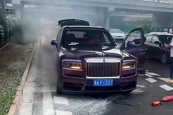 Watch Shocking Moment A N1.5 Billion Rolls-Royce Cullinan Suddenly Bursts Into Flames - autojosh 