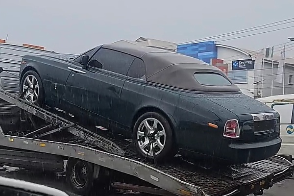 Rare 2-door Rolls-Royce Phantom Drophead Coupé Spotted Behind A Car Carrier Trailer In Nigeria - autojosh 