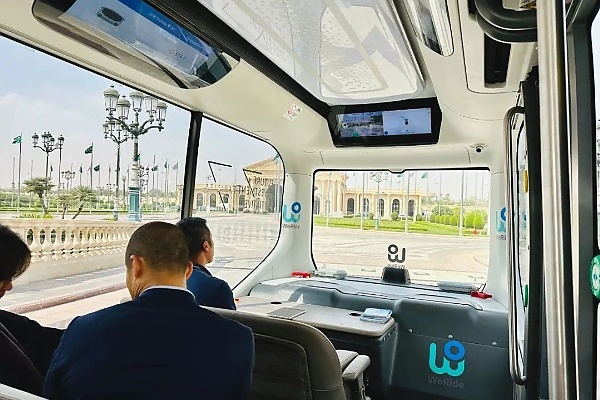 WeRide’s Self-driving Robobus Without Steering Wheel Is Already Picking Up Passengers In China - autojosh 