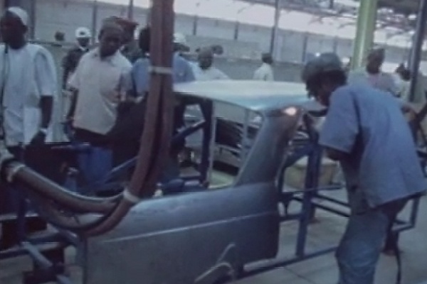 Throwback 1975 : Yakubu Gowon Opens Peugeot Assembly Plant, Test-drove Peugeot 404 Pan 1 - autojosh 