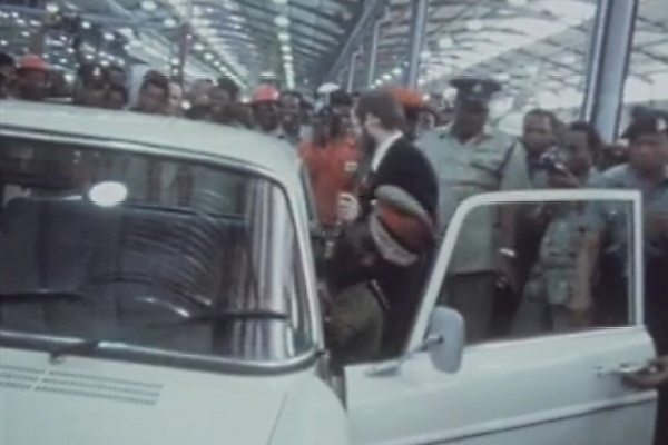 Throwback 1975 : Yakubu Gowon Opens Peugeot Assembly Plant, Test-drove Peugeot 404 Pan 1 - autojosh 