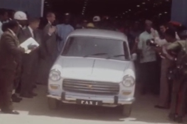 Throwback 1975 : Yakubu Gowon Opens Peugeot Assembly Plant, Test-drove Peugeot 404 Pan 1 - autojosh 