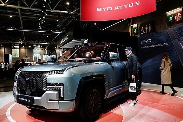 China's YangWang U8 That Can Drive In Water For 30 Mins Makes European Debut At Paris Motor Show - autojosh 