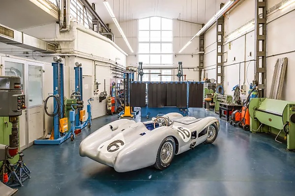 Legendary 1954 Mercedes W 196 R F1 Race Car Expected To Fetch $53 Million At RM Sotheby’s Auction - autojosh 