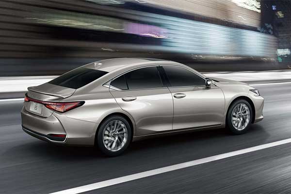 Lexus ES Gets Updated For The 2025 Model Year