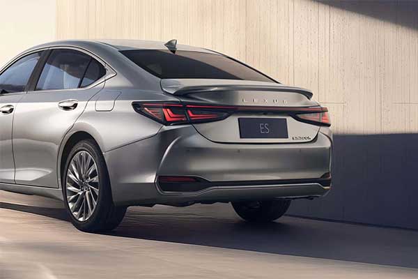 Lexus ES Gets Updated For The 2025 Model Year