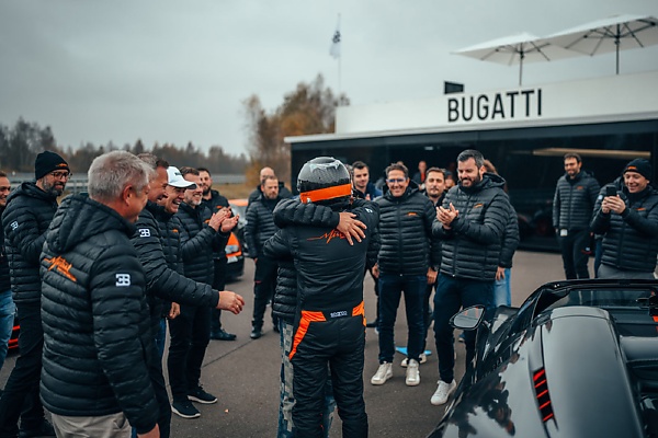 Bugatti W16 Mistral Hits 282-mph, Sets A New Top-speed World Record For An Open-top Car - autojosh 