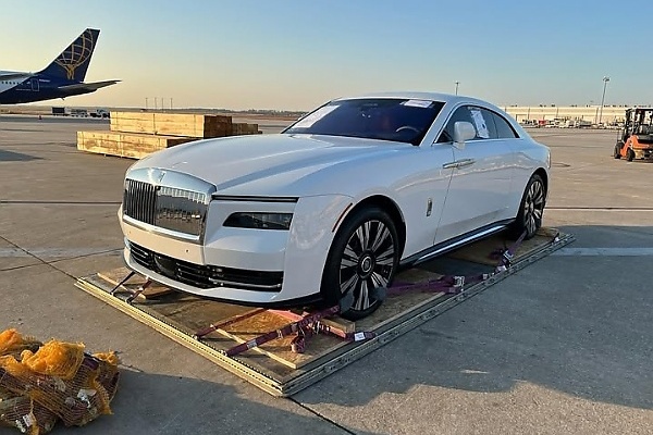 Photos : Davido’s Rolls-Royce Spectre And Cybertruck Loaded Into Cargo Plane Ahead Of Flight To Nigeria - autojosh