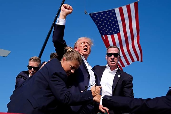 Donald Trump To Ride Again Inside The $1.5M Armored US Presidential Limousine Dubbed “The Beast” - autojosh 