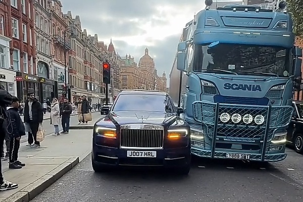 Rolls-Royce Cullinan Worth ₦1.5b And Scania Truck Involved In Crash - But Who Do You Think Is At Fault? - autojosh