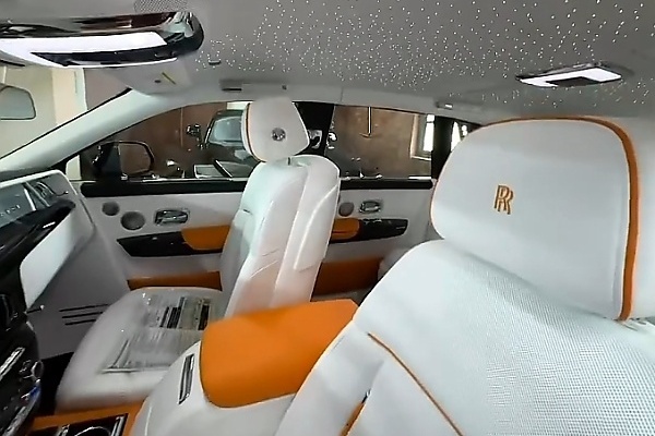 Davido Buys Rolls-Royce Phantom Worth ₦1.5B, A Week After Taken Delivery Of Rolls-Royce Spectre - autojosh 