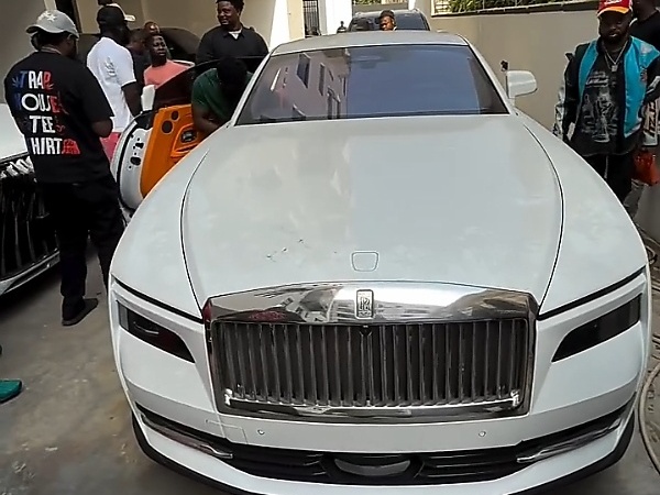 Davido Takes Delivery Of His All-electric Rolls-Royce Spectre Worth N900 Million - autojosh