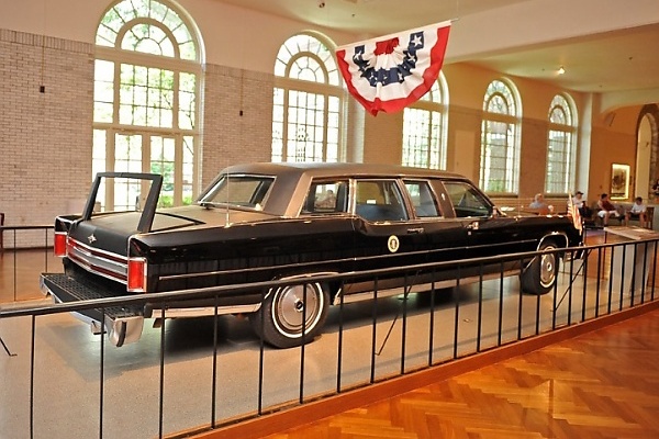 Photos : 1972 Lincoln Continental Presidential Limo Used By Jimmy Carter On Display At The Henry Ford Museum - autojosh 