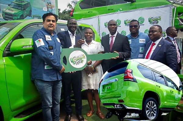 Lagos Deputy Governor Presents Toyota Prado SUV To Lucky Winner At Glo Festival of Joy - autojosh
