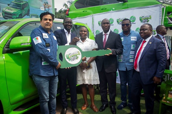 Lagos Deputy Governor Presents Toyota Prado SUV To Lucky Winner At Glo Festival of Joy - autojosh 