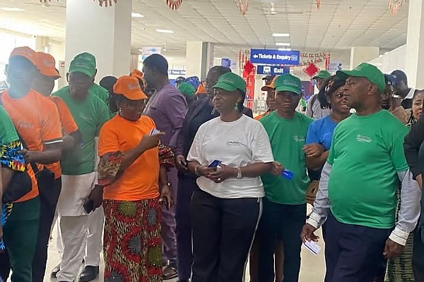 Lagos First Lady Hosts 100 Elderly Citizens On Lagos Blue Line Train Ride From Marina To Mile 2 - autojosh 