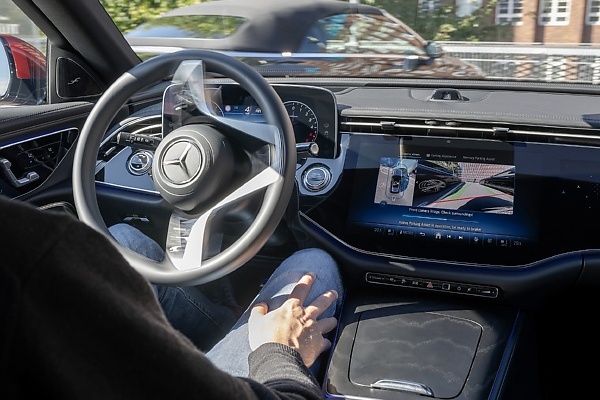 PARKTRONIC : New Mercedes Automated Parking Feature With 4 km/h Now Park Twice As Fast As Before - autojosh 