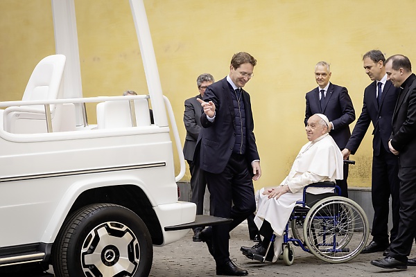 Pope Francis Receives Electric G-Class-based “Popemobile” From Mercedes-Benz - autojosh 