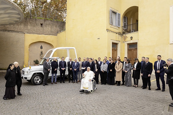 Pope Francis Receives Electric G-Class-based “Popemobile” From Mercedes-Benz - autojosh 