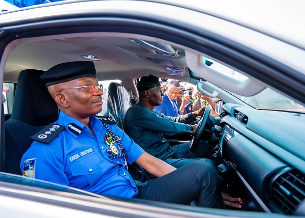 Sanwo-Olu Hands Over 250 Patrol Vehicles, Other Equipments To Police To Fortify Lagos (PHOTOS) - autojosh 