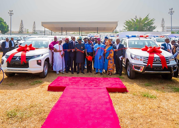 Sanwo-Olu Hands Over 250 Patrol Vehicles, Other Equipments To Police To Fortify Lagos (PHOTOS) - autojosh 