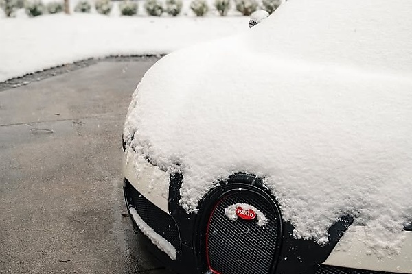 Today's Photos : Bugatti Veyron Still Shines Through Despite Being Covered In Thick Snow - autojosh 