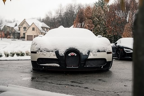 Today's Photos : Bugatti Veyron Still Shines Through Despite Being Covered In Thick Snow - autojosh 