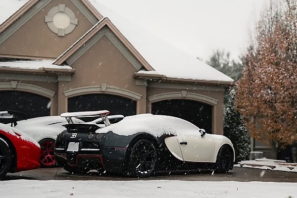 Today's Photos : Bugatti Veyron Still Shines Through Despite Being Covered In Thick Snow - autojosh 