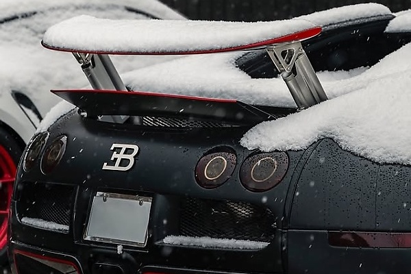 Today's Photos : Bugatti Veyron Still Shines Through Despite Being Covered In Thick Snow - autojosh 