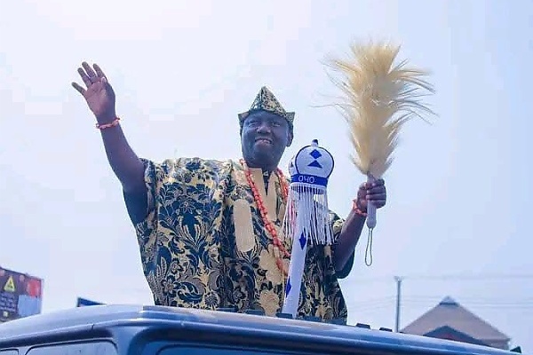 Photo News : New Alaafin Of Oyo Waves Through The Sunroof Of Mercedes G-Class - autojosh