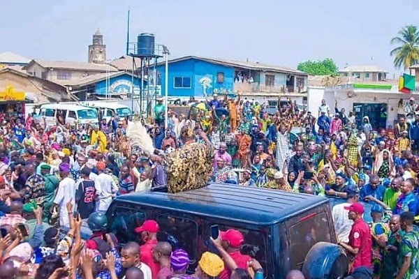 Photo News : New Alaafin Of Oyo Waves Through The Sunroof Of Mercedes G-Class - autojosh 