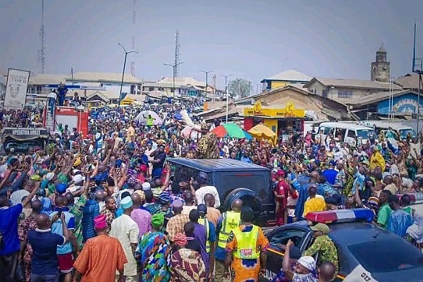 Photo News : New Alaafin Of Oyo Waves Through The Sunroof Of Mercedes G-Class - autojosh 