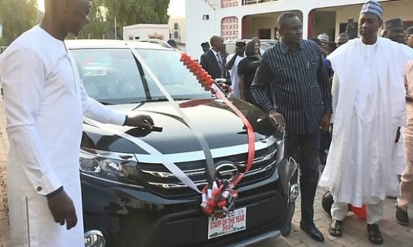 EFCC Rewards ‘Staff Of The Year’ With Brand New Car, Best Staff In Departments Got N500,000 Each - autojosh
