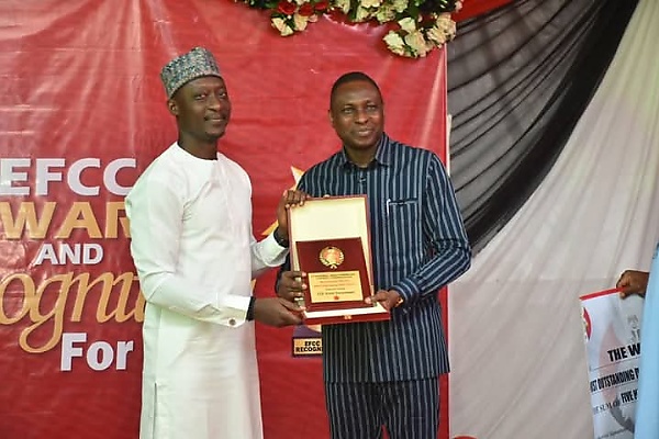 EFCC Rewards ‘Staff Of The Year’ With Brand New Car, Best Staff In Departments Got N500,000 Each - autojosh 