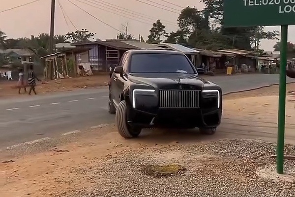 Ghanaian Crashes Brand New Rolls-Royce Cullinan Series II Worth ₦1.7B, Days After Taking Delivery - autojosh 