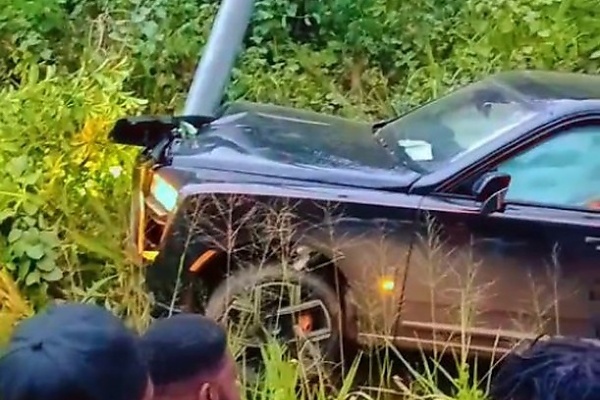 Ghanaian Crashes Brand New Rolls-Royce Cullinan Series II Worth ₦1.7B, Days After Taking Delivery - autojosh 