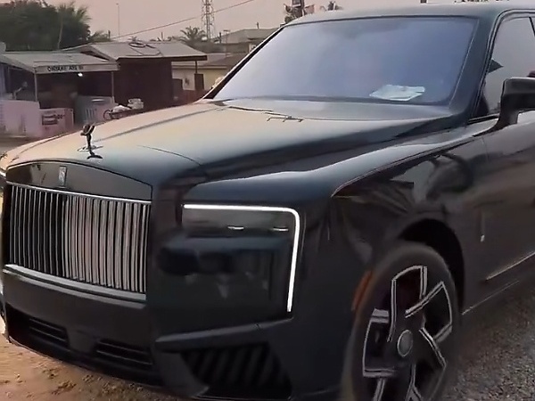 Ghanaian Crashes Brand New Rolls-Royce Cullinan Series II Worth ₦1.7B, Days After Taking Delivery - autojosh 