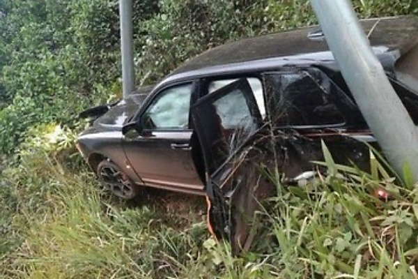 Ghanaian Crashes Brand New Rolls-Royce Cullinan Series II Worth ₦1.7B, Days After Taking Delivery - autojosh 