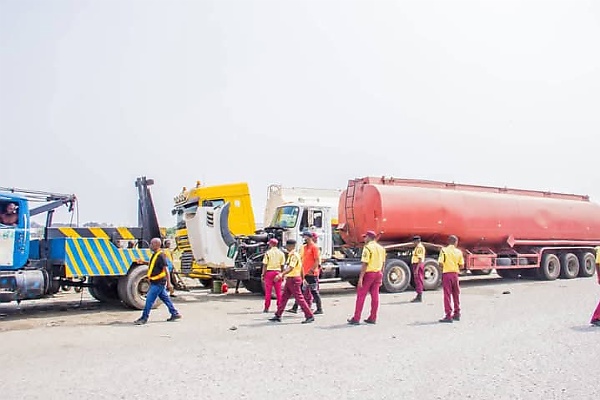 LASTMA Impounds 120 Illegally Parked Vehicles On Lagos Island, 10 Tankers Around Dangote Refinery - autojosh 