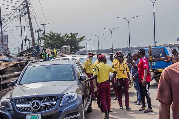 LASTMA Impounds 120 Illegally Parked Vehicles On Lagos Island, 10 Tankers Around Dangote Refinery - autojosh