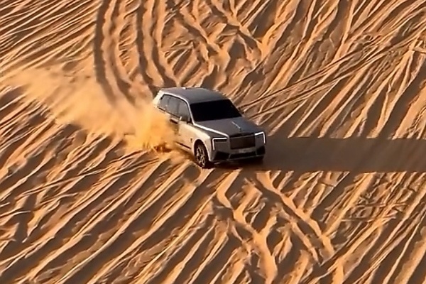 Only In Dubai : Someone Took ₦1.7 Billion Rolls-Royce Cullinan Series II For Off-roading Adventure In Desert - autojosh 