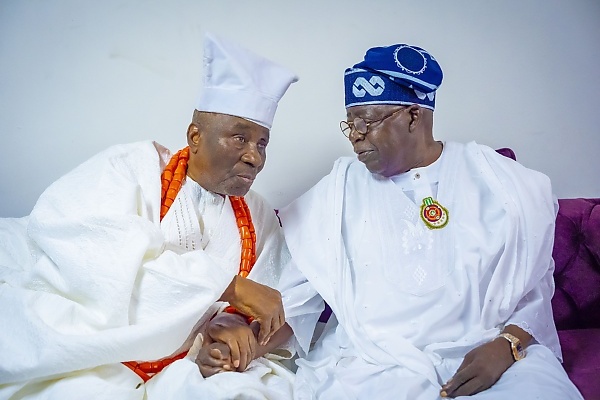 Presidential Convoy Rolls Into Bustling Lagos Island As Tinubu Visits Oba Akiolu - autojosh 