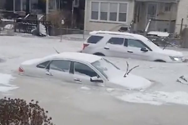 Photos : Streets In Detroit Lined With Stuck, Ice-frozen Cars After Major Flooding From Broken Pipe - autojosh 