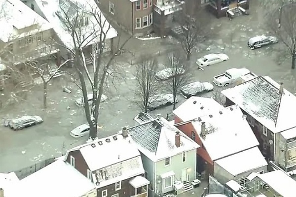 Photos : Streets In Detroit Lined With Stuck, Ice-frozen Cars After Major Flooding From Broken Pipe - autojosh 