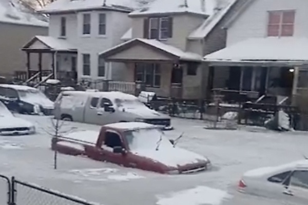 Photos : Streets In Detroit Lined With Stuck, Ice-frozen Cars After Major Flooding From Broken Pipe - autojosh 