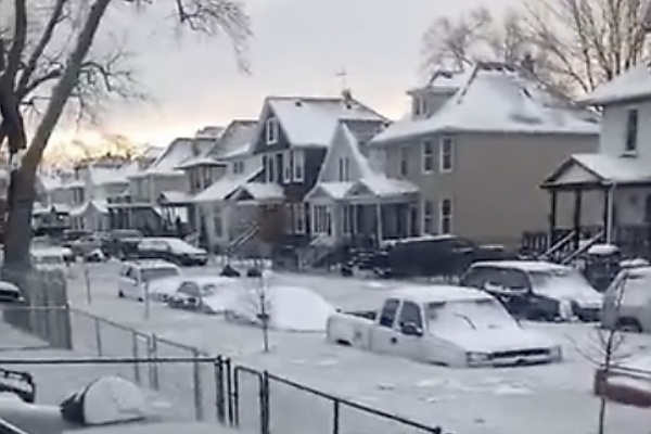 Photos : Streets In Detroit Lined With Stuck, Ice-frozen Cars After Major Flooding From Broken Pipe - autojosh 