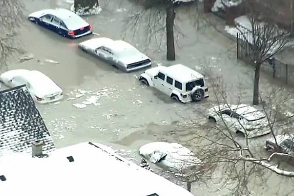 Photos : Streets In Detroit Lined With Stuck, Ice-frozen Cars After Major Flooding From Broken Pipe - autojosh 