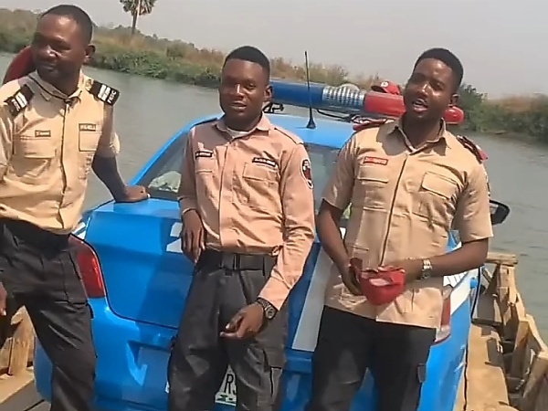 Dangerous Cruise : Watch As FRSC Personnel Ferry Their Patrol Car Across A River - autojosh 