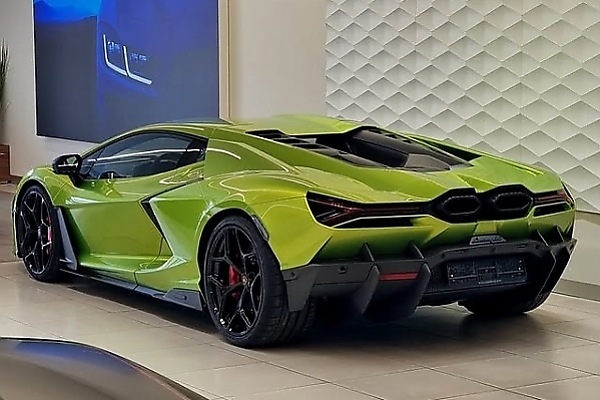 Technician Crashes Lamborghini Revuelto Worth ₦2 Billion On Delivery Day - autojosh 